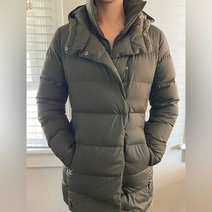 The North Face New Delio Down Parka, Small, Thyme